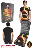 Galatasaray Orijinal Lisanslı Büyük Logolu T-Shirt Metin Oktay Baskılı Hediyelik Ahşap Kutulu - 1