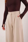 Premium Model Oturtmalı Krem Pantolon thumbnail 2