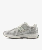 New Balance 1906 lifestyle - 1