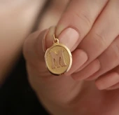 14 Ayar Altın Vintage Oval M Harf Kolye Ucu özden kuyumcusu thumbnail 3