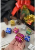 12 Lİ Yeni Yıl Yılbaşı Çam Ağacı Süs Seti 12 Adet Renkli Hediye Paketi Temalı 3CM Noel Çam Ağacı Süs - 1