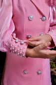 Kız Çocuk Bilekleri İnci Boncuk İşlemeli Kolları Şeffaf Kumaş Taş Düğme Detaylı Pembe Elbise thumbnail 3