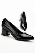 Kadın Kısa Topuklu Ayakkabı Siyah Rugan Malzeme Kalın Topuklu thumbnail 1