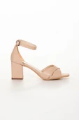 Dilimler Ayakkabı Çapraz Kalın Bant Nude Kadın Topuklu Sandalet thumbnail 2