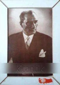 ATATÜRK RESMİ 4 (PORTRE)  - PASPARTU ÇERÇEVELİ 29 x 40 Cm. MUKAVVA - 1