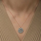 Gümüş Çiçek Desenli Elmas Montür Kolye thumbnail 2