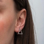 Gümüş Beyaz Taşlı Üçgen Küpe thumbnail 3