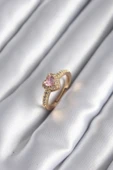 HEYF Pirinç Gold Renk Pembe Zirkon Taş Kalp Charm Model Kadın Yüzük - 1