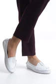 Kadın Hakiki Deri Babet Düz Taban Önü Lastik Detaylı Slip-On Günlük Ayakkabı - 2