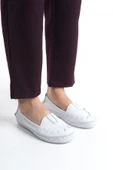 Kadın Hakiki Deri Babet Düz Taban Önü Lastik Detaylı Slip-On Günlük Ayakkabı - 3