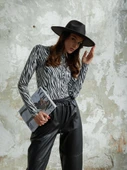 Zebra Desen Boğazlı Siyah Body - 5