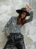 Zebra Desen Boğazlı Siyah Body - 1