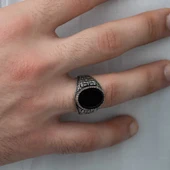 Gümüş Oniks Taşlı Örgü Desenli Erkek Yüzük thumbnail 8