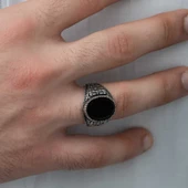 Gümüş Oniks Taşlı Örgü Desenli Erkek Yüzük thumbnail 1