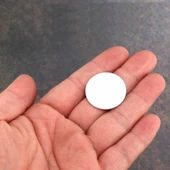 13.56Mhz 25mm Rfid Para Tip Etiket Ntag215 Manyetik Sticker Proximity Göstergeç Kart 13.56 Mhz Kapı Geçiş Personel Takip Depo Havuz ISO14443A thumbnail 2