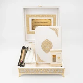 Kuran + Seccade + Tesbih + Takke + Misvak + Esans Hediye Seti (Orta Boy, Raşel Kare Kutu, Krem) - 3