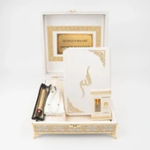 Kuran + Seccade + Tesbih + Takke + Misvak + Esans Hediye Seti (Orta Boy, Raşel Kare Kutu, Krem) - 1