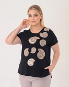 Vedi Büyük Beden Bisiklet Yaka Kısa Kollu Baskı Ve İnci Detaylı Kadın T-Shirt 25YXD5014 - 1