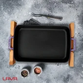 Lava Döküm Dikdörtgen Rosto ve Fırın Tepsisi Kayın Servis Ahşabı Döküm Demir Yekpare Çift Kulplu Ölçü 26x40cm.  Mor - 7