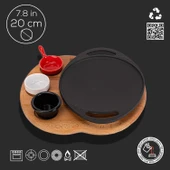 Lava Döküm Yuvarlak Saç Kavurma Tavası Döküm Demir Yekpare Çift Kulplu Kayın Servis Ahşabı Çap(Ø)20cm. (Sos kapları dahil değildir) thumbnail 2