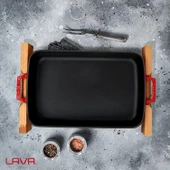 Lava Döküm Dikdörtgen Rosto ve Fırın Tepsisi Kayın Servis Ahşabı Döküm Demir Yekpare Çift Kulplu Ölçü 26x40cm.  Kırmızı - 7
