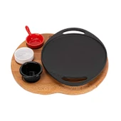 Lava Döküm Yuvarlak Saç Kavurma Tavası Döküm Demir Yekpare Çift Kulplu Kayın Servis Ahşabı Çap(Ø)20cm. (Sos kapları dahil değildir) thumbnail 1