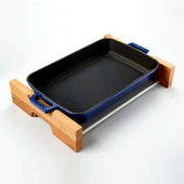 Lava Döküm Dikdörtgen Rosto ve Fırın Tepsisi Kayın Servis Ahşabı Döküm Demir Yekpare Çift Kulplu Ölçü 22x30cm.  Mavi - 2