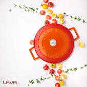 Lava Döküm Çok Amaçlı Yayvan Tencere. Folk Serisi Çap(Ø)24cm.  Turuncu thumbnail 7