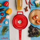 Lava Döküm Yuvarlak Sos Tenceresi. Döküm Demir Yekpare Saplı Trendy Serisi Çap(Ø16 cm.  Kırmızı thumbnail 7