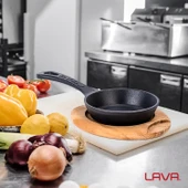 Lava Döküm Yuvarlak Kızartma Tavası Yekpare Saplı Kayın Servis Ahşabı. Çap(Ø)12cm. thumbnail 7