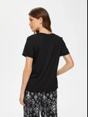 Faik Sönmez V Yaka Oversize Kısa Kol Minimalist Kadın T-Shirt - Günlük Stil thumbnail 3