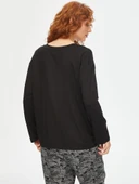 Faik Sönmez Oversize V Yaka Uzun Kol Minimalist Kadın T-Shirt - Rahat ve Şık thumbnail 6