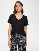 Faik Sönmez Minimalist Oversize V Yaka Kadın T-Shirt - Kısa Kol thumbnail 6