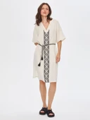 Faik Sönmez Nakışlı Oversize V Yaka Midi Günlük Elbise thumbnail 7