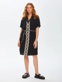 Faik Sönmez Nakışlı Oversize V Yaka Midi Günlük Elbise thumbnail 4