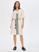 Faik Sönmez Nakışlı Oversize V Yaka Midi Günlük Elbise thumbnail 8