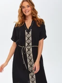 Faik Sönmez Nakışlı Oversize V Yaka Midi Günlük Elbise thumbnail 6