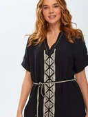 Faik Sönmez Nakışlı Oversize V Yaka Midi Günlük Elbise thumbnail 3