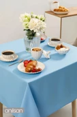 Açık Mavi Leke Tutmaz Masa Örtüsü – Dayanıklı ve Kolay Temizlenebilir Şık Masa Örtüsü Seçenekleri - 2