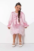 Kız Çocuk Göğsü Kurdele ve Üzeri Kelebek İşlemeli İspanyol Kollu Pembe Şifon Elbise thumbnail 2