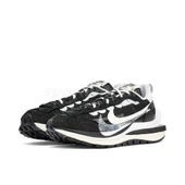 Nike VaporWaffle x Sacai Black White thumbnail 3
