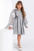 Kız Çocuk Omzu Kurdele Detaylı Yakası Fırfırlı Şerit Pullu Pileli Gümüş Elbise thumbnail 1