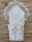 Lenaca Yenidoğan Hanımeli Desenli Taç Nakışlı Delüks Kundak Bebek Battaniyesi thumbnail 1