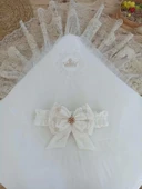 Lenaca Yenidoğan Sahra Taç Nakışlı Plazma Taşlı Güpürlü Fiyonklu Duvaklı Trilüks Kundak Bebek Battaniyesi - 4