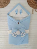 Lenaca Yenidoğan 4 Kat Müslin Kumaş Kulaklı Patili Fiyonk Bebek Battaniyesi Kundak thumbnail 1