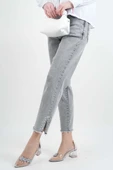 Kot Pantolon Bayan Paça Püsküllü Yan Taş Yırtmaçlı Denim Pantolon Açık Gri - 1