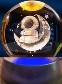 Dekoratif Ay Üstünde Astronot Tasarımlı Plastik Altlıklı Cam Küre - 1