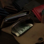 Çıtçıtlı Deri Kartlık: İnce, Şık ve Fonksiyonel Cüzdan - 4