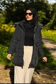 Kışlık Orta Boy Kürklü Kapüşonlu Su Geçirmez Tasarım Kadın Şişme Mont thumbnail 6