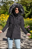 Kışlık Orta Boy Kürklü Kapüşonlu Su Geçirmez Tasarım Kadın Şişme Mont thumbnail 1